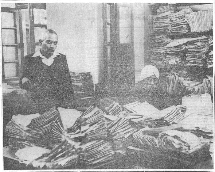 Picture of the office in the story, files everywhere